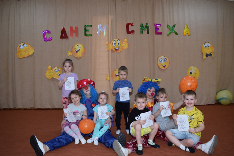 День смеха (2 часть) День смеха (2 часть).